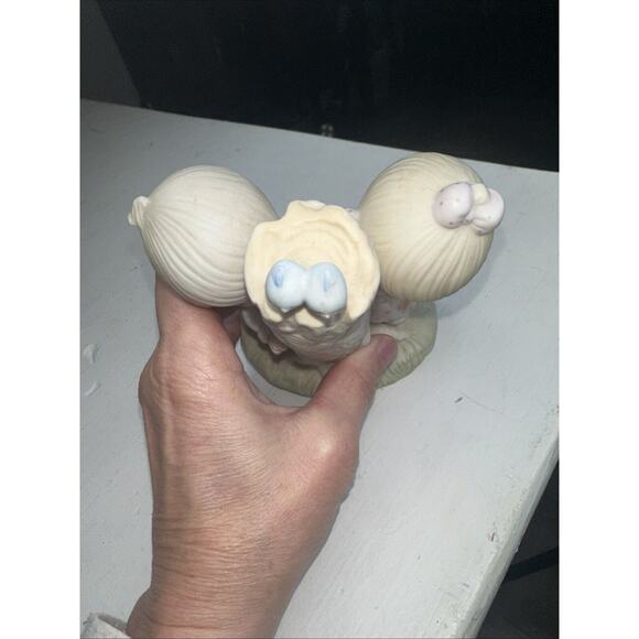 Precious Moments Couple By Tree Thee I Love 1979 E-3116 5 3/4" T x 4" x 2 3/4" - Picture 7 of 8